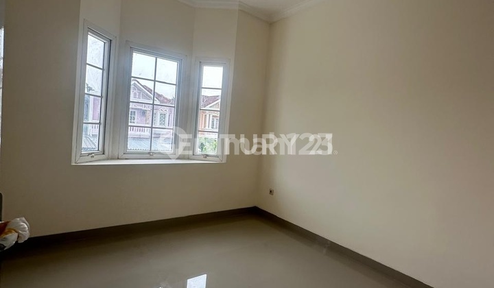 House in a tourist city 2