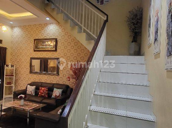 ruang tamu rumah cantikn nyaman dijual di