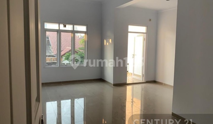 RUMAH 2 LANTAI DI RAFFLES HILLS CIBUBUR        2