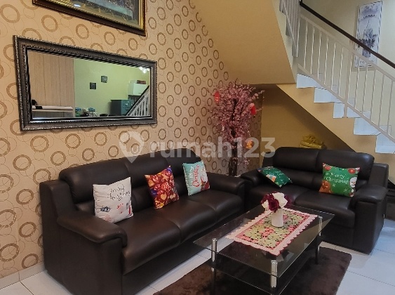 ruang tamu rumah cantikn nyaman dijual di