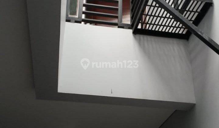 foto lainnya rumah 2 lantai di perumahan