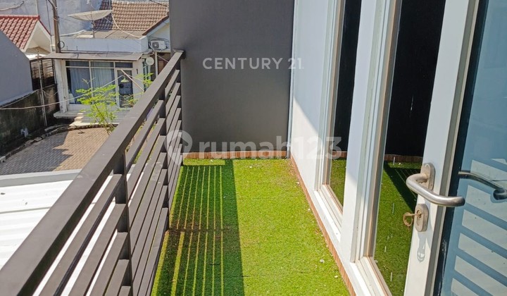 HOUSE IN GRIYA MADANI RESIDENTIAL ESTATE, JATI ASIH, BEKASI 2