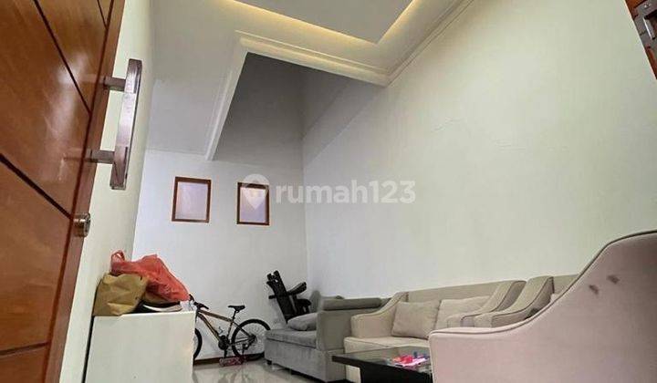 ruang tamu rumah dijual di villa mutiara