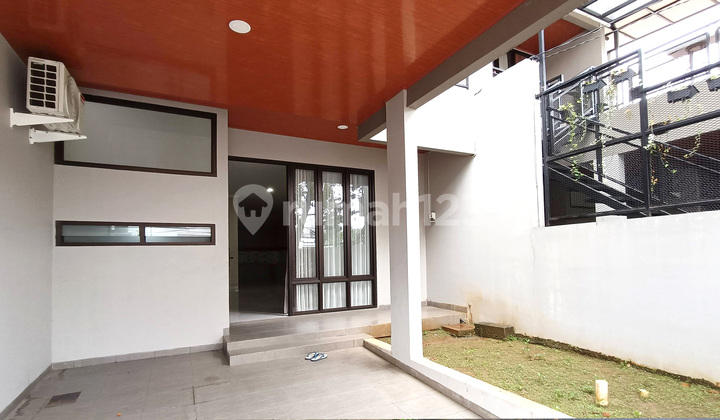 Disewakan Hunian Nyaman Depan Taman, di Villa Melati Mas 2