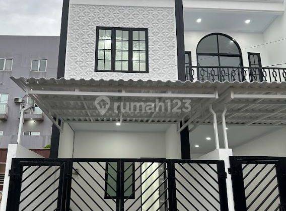 Rumah Baru Modern MInimalis Di Tanjung Duren, Jakarta Barat 1