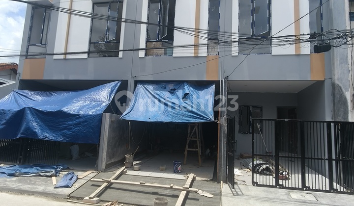 New 3-Story House in Duri Kepa Near Tanjung Duren