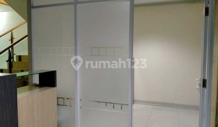 For Rent: Well-Maintained and Attractive Shop House, 3 Floors in Kedoya Office Area, West Jakarta 2