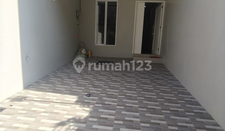 Rumah Baru 3 Lantai Ukuran 4X15,3 Kamar Besar di Duri Kepa 2