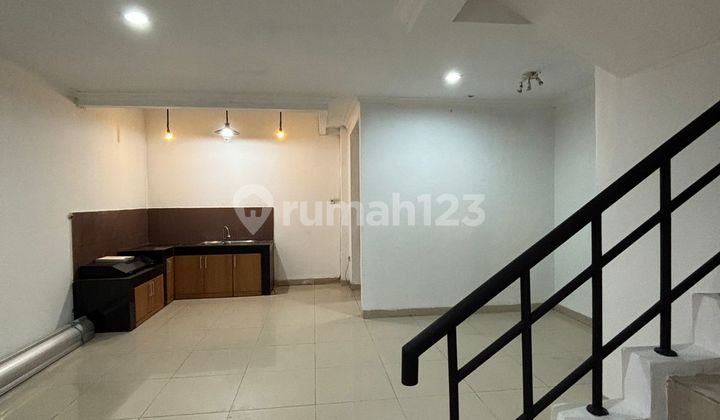 Rumah 2,5 Lantai di Taman Palem Lestari Bagus , Terawat Siap Huni 2