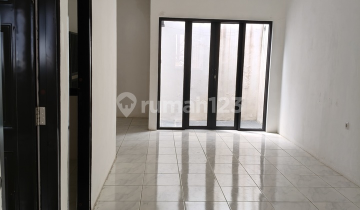 Rumah 2 Lantai Duri Kepa, Siap Huni dan Baru Direnovasi 2