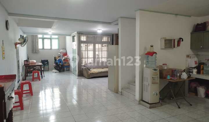 2.5-Story House in Taman Ratu, Size 6x20, Affordable and Ready to Occupy Near Central Park Mall 2.5-Story House in Taman Ratu, Size 6x20, Affordable and Ready to Occupy Near Central Park Mall