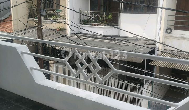 Rumah 2 Lantai Bagus, Terawat di Duri Kepa Siap Huni 1