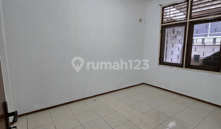 Rumah 2 Lantai Bagus dan Terawat di Duri Kepa Dekat Tanjung Duren 2