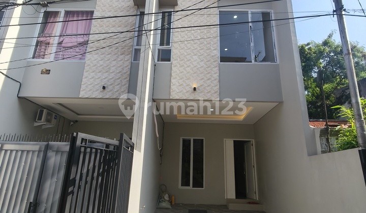 Rumah Baru 3 Lantai Ukuran 4X15,3 Kamar Besar di Duri Kepa