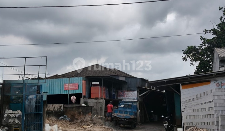 Toko dan Tanah Luas di Jalan Utama Meruya Dekat Puri Kembangan Jakarta Barat