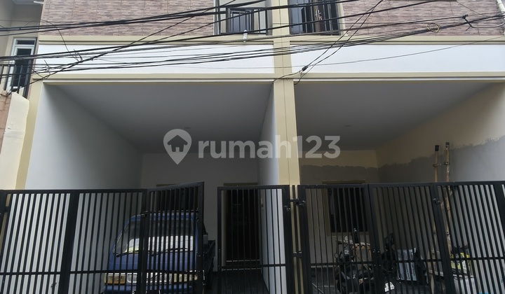 Rumah Baru 3 Lantai di Tanjung Duren Dekat Central Park Mall