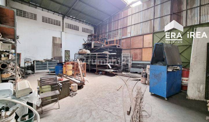 Disewakan Murah Gudang Ruko 2 Lantai SHM di Surakarta, Jebres 2