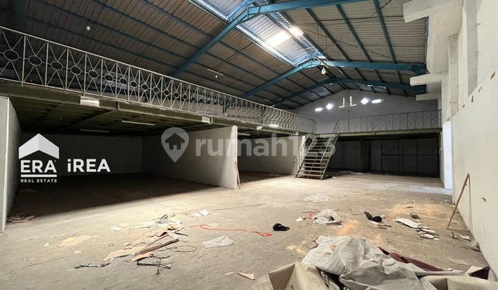 Warehouse for Rent in the Center of Solo City, Near Pasar Gede Solo Warehouse for Rent in the Center of Solo City, Near Pasar Gede Solo