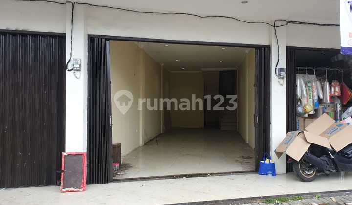 New 2.5-story strategic shop house near Kebon Jae market on Dr. Semeru Merdeka Street, West Bogor. New SHM. 2
