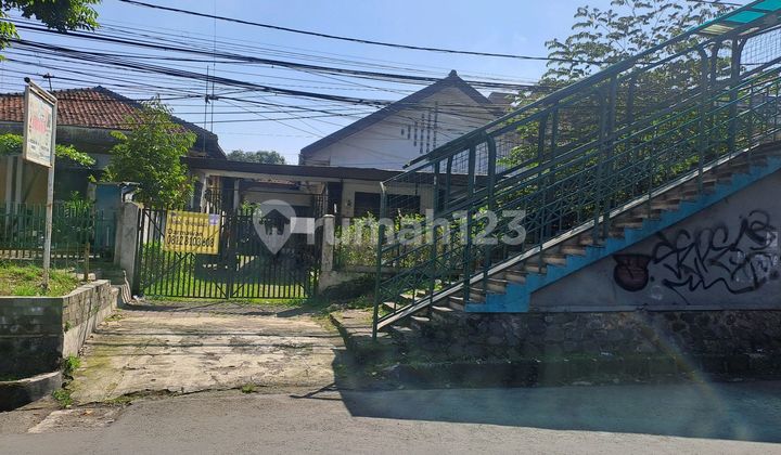 For Rent: Heritage House for Living & Business.