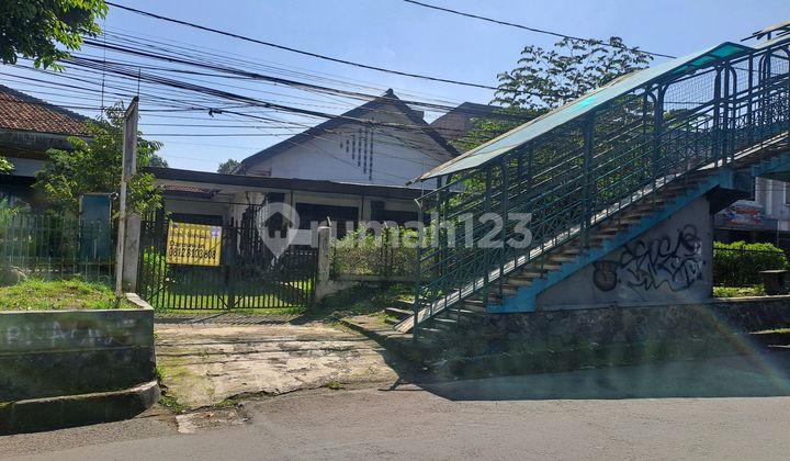 For Rent: Heritage House for Living & Business.