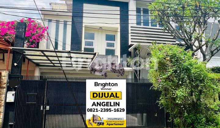 JUAL RUMAH MEWAH KAWASAN PONDOK INDAH. LOKASI STRATEGIS, CUKUP JALAN KAKI KE PONDOK INDAH MALL