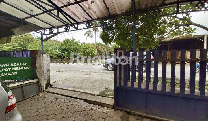 RUMAH TUA HITUNG TANAH KAWASAN STRATEGIS DAERAH PESANGGRAHAN, JAKARTA SELATAN. AKSES LANGSUNG JALAN RAYA 1