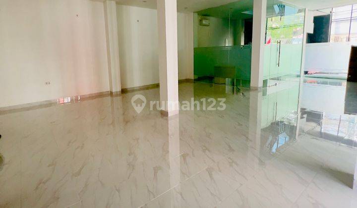 FOR RENT! GEDUNG BESAR 4 LANTAI KAWASAN SUPER STRATEGIS RADIO DALAM, JAKARTA SELATAN. BISA UNTUK SHOWROOM, KLINIK, KANTOR, ETC. 2