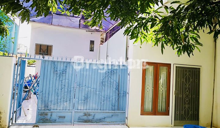 FOR SALE: TANJUNG DUREN HOUSE, STRATEGIC LOCATION, DIRECT ACCESS TO MAIN ROAD. ONLY 10 MINUTES TO CENTRAL PARK.