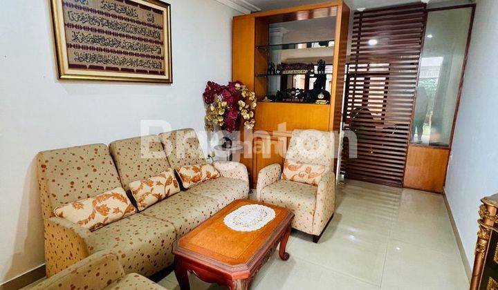 SEWA RUMAH KAWASAN PANGLIMA POLIM, JAKARTA SELATAN. AKSES MUDAH, HANYA 5 MENIT KE BLOK M SQUARE 2