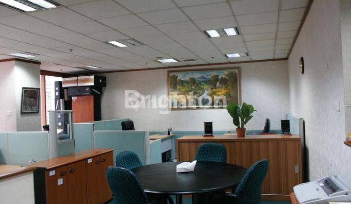 FOR RENT! PREMIUM OFFICE SPACE MENARA SUDIRMAN 250m2 SEMI FURNISHED. ELITE AND STRATEGIC LOCATION. EASY ACCESS 2