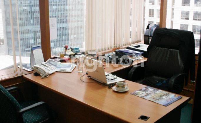 FOR RENT! PREMIUM OFFICE SPACE MENARA SUDIRMAN 250m2 SEMI FURNISHED. ELITE AND STRATEGIC LOCATION. EASY ACCESS 1