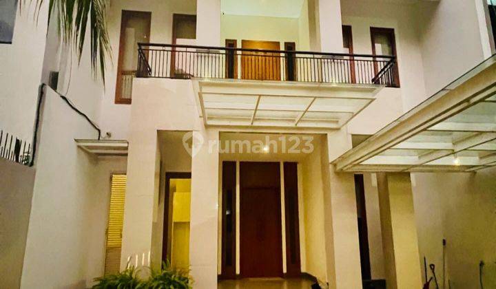 For Rent! Rumah Mewah Kawasan Menteng, Jakarta Pusat. Fully Furnished.