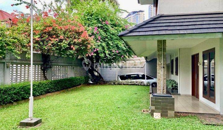 For Sale / Rent! Rumah Mewah Kawasan Simprug, Jakarta Selatan. Akses Dekat Dengan Jalan Raya Utama 2