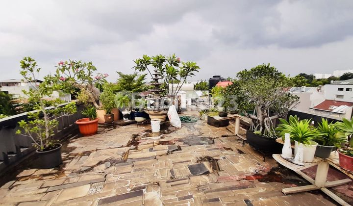 FOR SALE: EXTREMELY SPACIOUS HOUSE IN PISANGAN AREA, EAST JAKARTA. STRATEGIC LOCATION, NEAR MAIN ROAD, CLOSE TO CILILITAN TOLL GATE ENTRANCE. 2