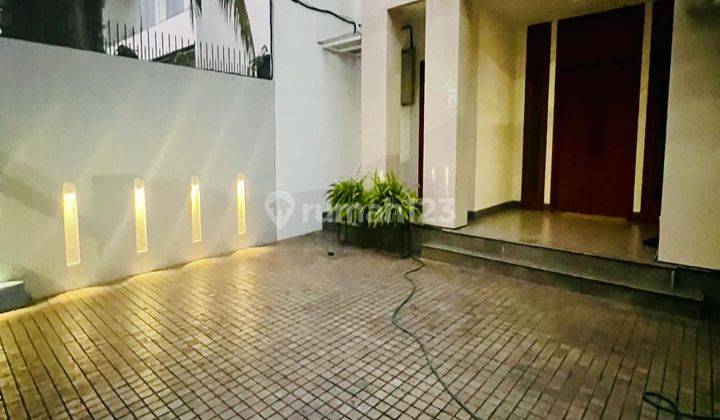 For Rent! Rumah Mewah Kawasan Menteng, Jakarta Pusat. Fully Furnished. 2