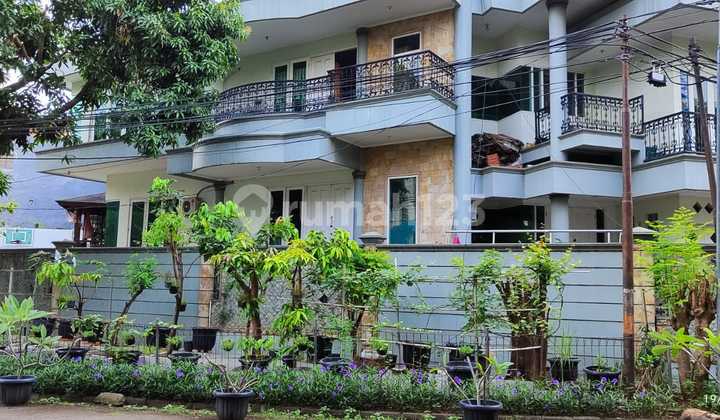 Dijual Cepat Rumah Asri Dan Strategis Taman Kedoya Permai 