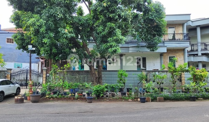 For Quick Sale: Serene and Strategic Home in Taman Kedoya Permai 2