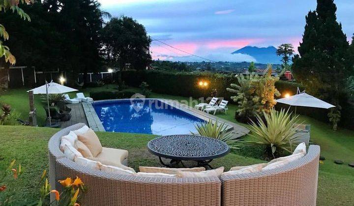 Dijual Villa Mewah View Gunung Lokasi Strategis Cisarua Bogor 1