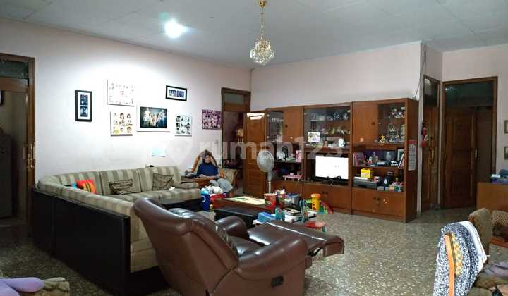 Super Spacious House, Suitable for a Cafe in Cijagra, Buah Batu 2