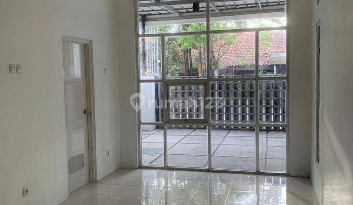 Rumah Cakep Banget Ada 2 Lantai di Suryalaya Raya 2