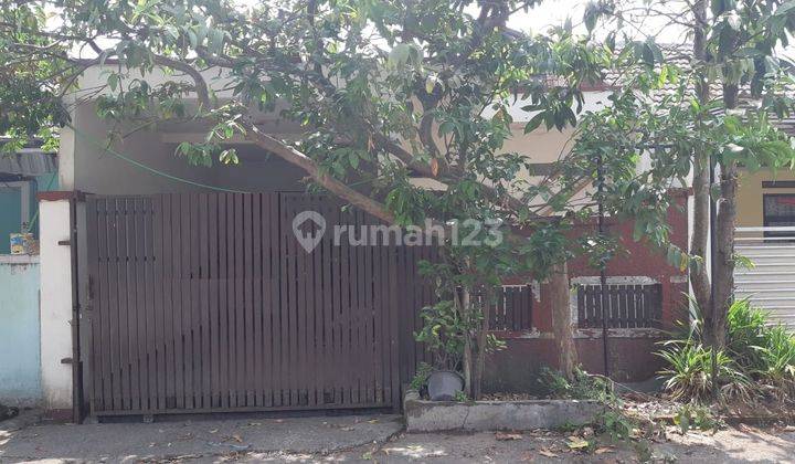 Rumah Asri Ada Pohon Jambu Depan Halaman di Graha Rancamanyar 1