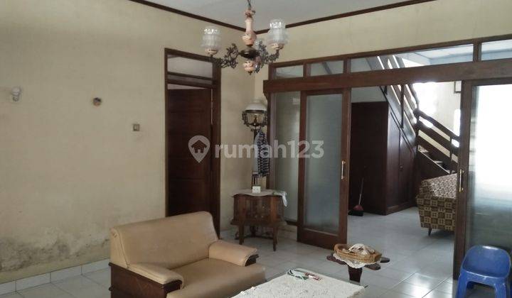 Rumah Untuk Keluarga Besar Lokasi Dekat Jalan Utama di Turangga 2