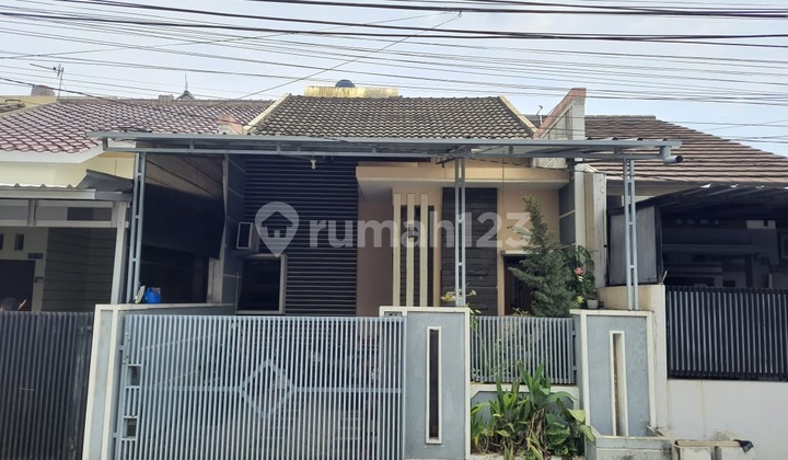 Rumah Terawat, Akses Jalan Muat 3 Mobil di Taman Kopo Indah 3