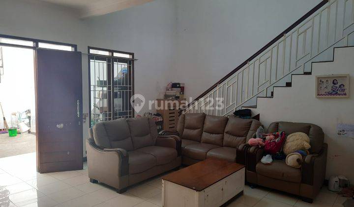 Rumah Ada Banyak Kamar, Lokasi Ramai di Cigadung Permai 2