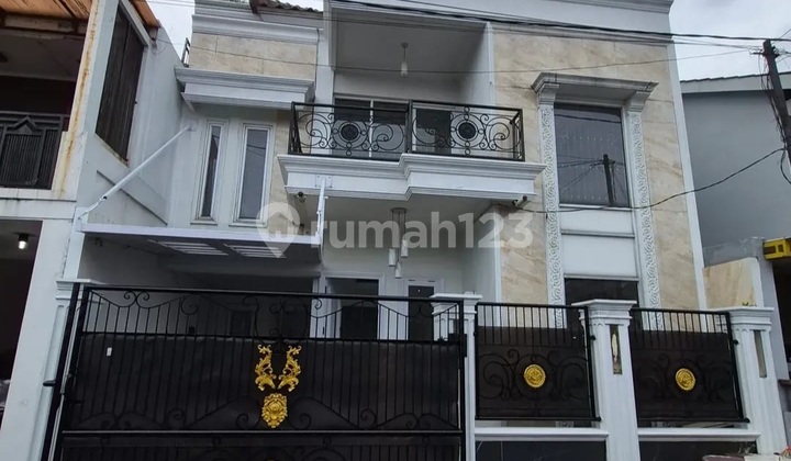 Rumah Mewah 2 Lantai Dekat ke Pusat Kota di Margahayu Raya