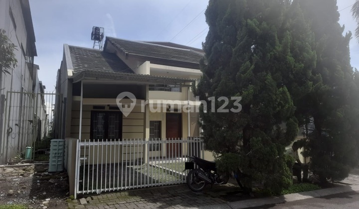 Rumah Siap Huni Dikawasan Komplek Elit di Singgasana