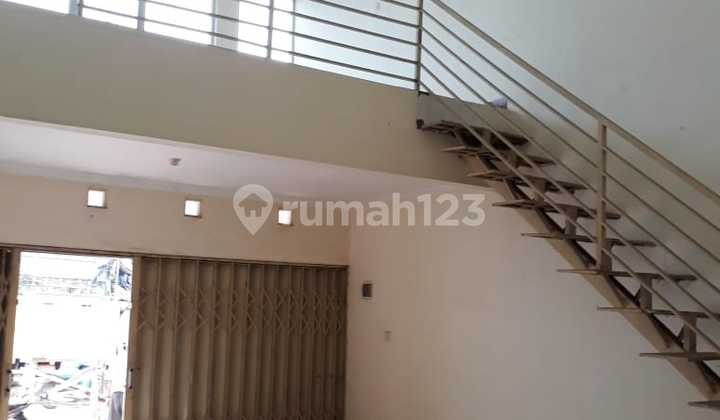 Well-Maintained Shophouse Suitable for Business in Rancamanyar Regency 2 Well-Maintained Shophouse Suitable for Business in Rancamanyar Regency 2