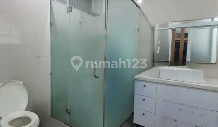 Rumah Luas Semi Furnished Cocok Untuk Keluarga Besar di Kurdi 2