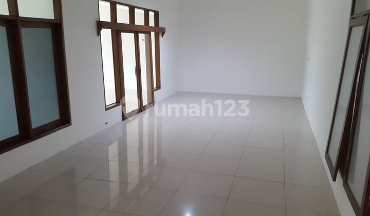 Rumah Lokasi Mainroad Cocok untuk Kantor di Terusan Jakarta 2